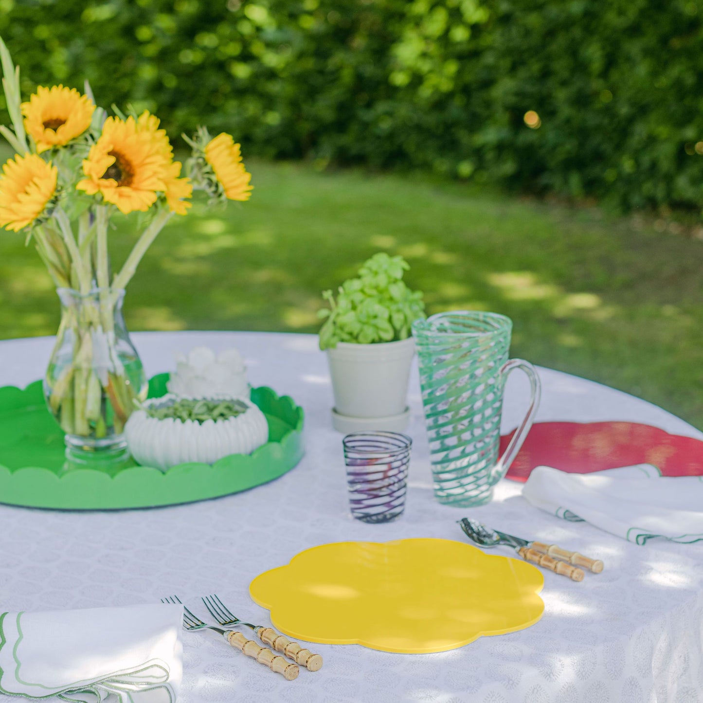 Leaf Green Round Large Lacquered Scallop Tray
