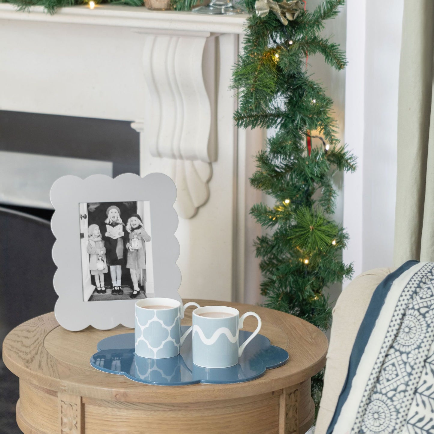 Chiffon Scalloped Lacquer Photo Frame